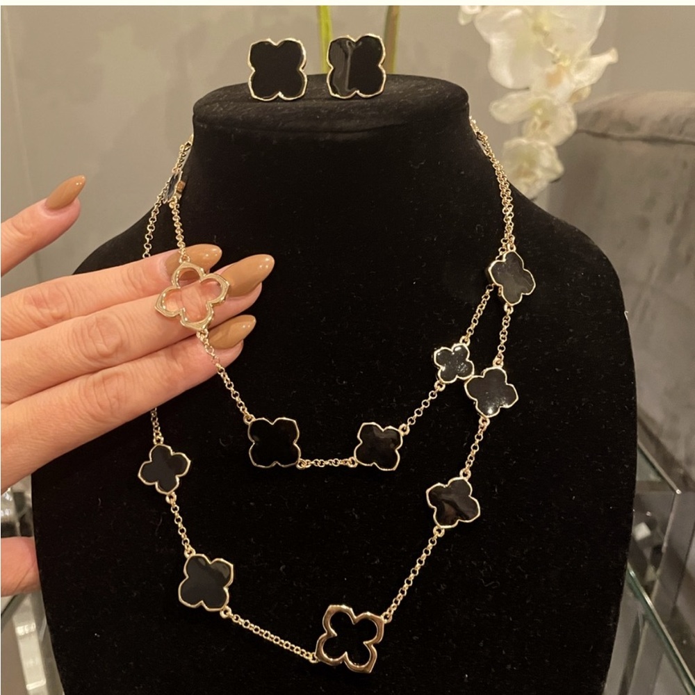 Clover necklace and earring set